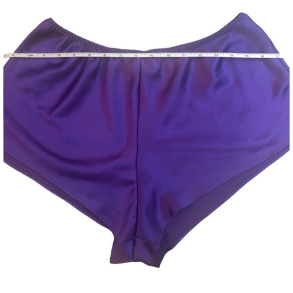 VINTAGE VICTORIAS SECRET 2-PIECE SLEEP SET- SPAGHETTI STRAP AND HIGH CUT SHORTS - Picture 3 of 7